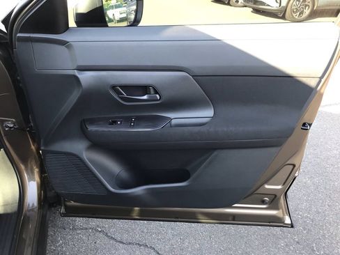 Used 2025 Nissan Kicks S FWD image 16