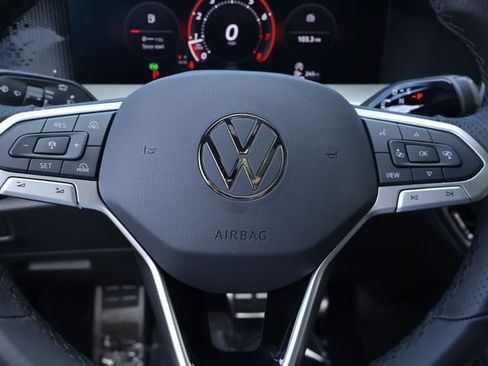 New 2026 Volkswagen Tiguan SE R-Line FWD image 19