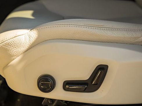 Used 2021 Volvo XC60 T5 Momentum w/ Advanced Package image 36