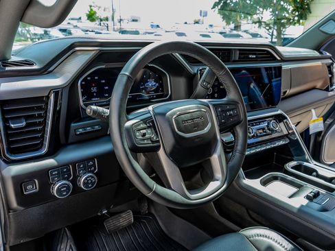 Used 2024 GMC Sierra 2500 Denali w/ Denali Reserve Package AWD/4WD image 17