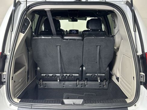 Used 2019 Dodge Grand Caravan SXT w/ Rear Park Assist Package FWD image 25