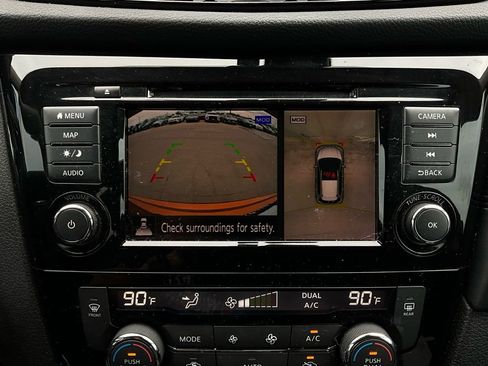 Used 2019 Nissan Rogue SL w/ Premium Package image 34