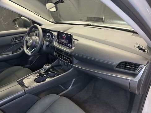 Used 2024 Nissan Rogue S FWD image 16
