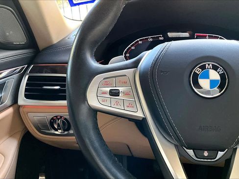 Used 2022 BMW 750i xDrive w/ Executive Package image 23