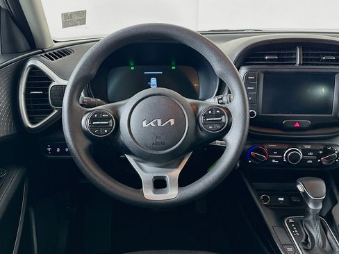 Used 2025 Kia Soul LX w/ LX Technology Package FWD image 18