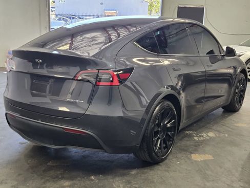Used 2021 Tesla Model Y Long Range image 4