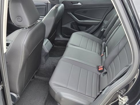 Used 2024 Volkswagen Jetta SE w/ Panoramic Sunroof Package FWD image 11