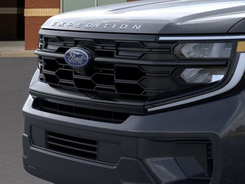 New 2025 Ford Expedition Active image 17