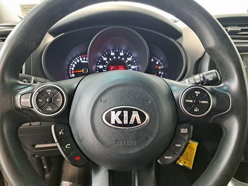 Used 2018 Kia Soul image 11