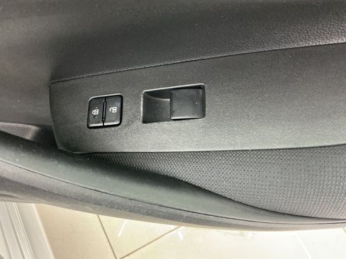 Used 2021 Toyota Corolla LE FWD image 38