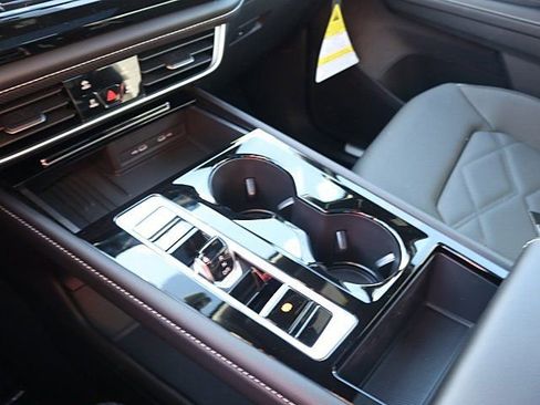 Certified 2025 Volkswagen Atlas Cross Sport SE image 13