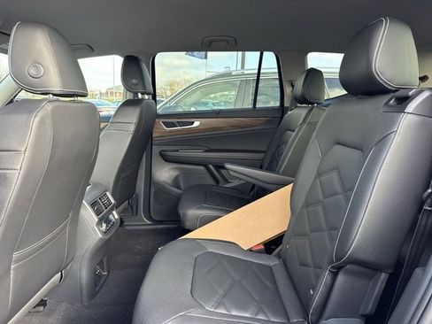 New 2026 Volkswagen Atlas SE image 9