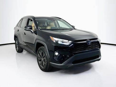 Used 2022 Toyota RAV4 XLE Premium AWD/4WD image 3