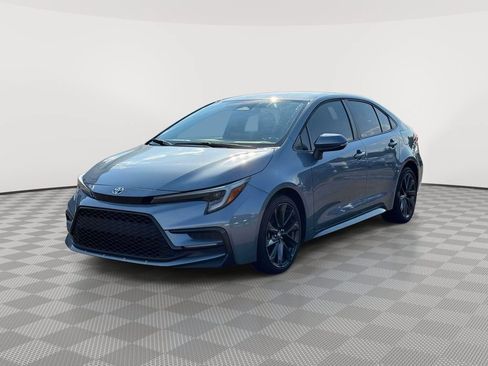 Used 2023 Toyota Corolla SE FWD image 3