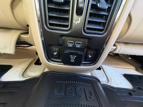 Used 2017 Jeep Grand Cherokee Overland RWD image 18