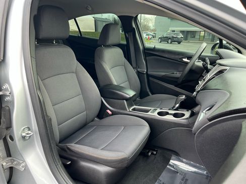 Used 2018 Chevrolet Cruze LS image 49