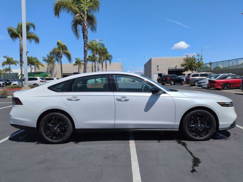 Used 2025 Honda Accord SE image 11