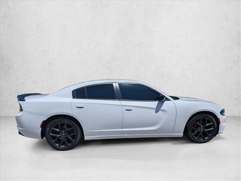 Used 2022 Dodge Charger SXT w/ Blacktop Package RWD image 4