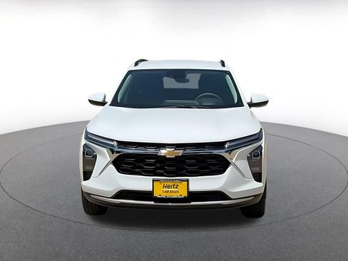 Used 2025 Chevrolet Trax LT FWD image 4