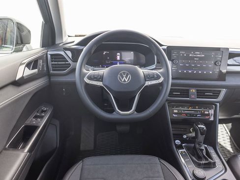 New 2026 Volkswagen Taos SE FWD image 7