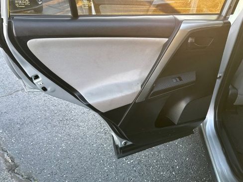 Used 2015 Toyota RAV4 LE image 18