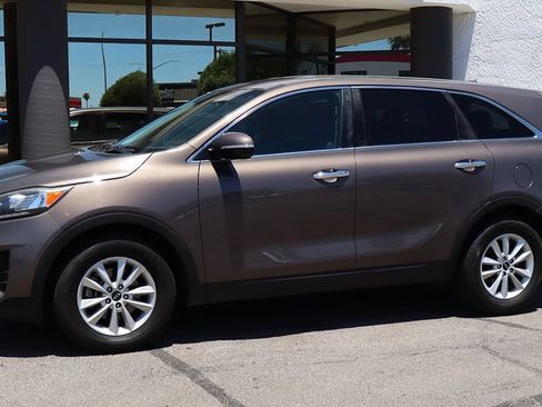 Used 2020 Kia Sorento FWD V6 image 7