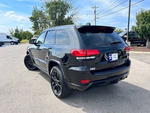 Used 2022 Jeep Grand Cherokee Laredo X AWD/4WD image 4
