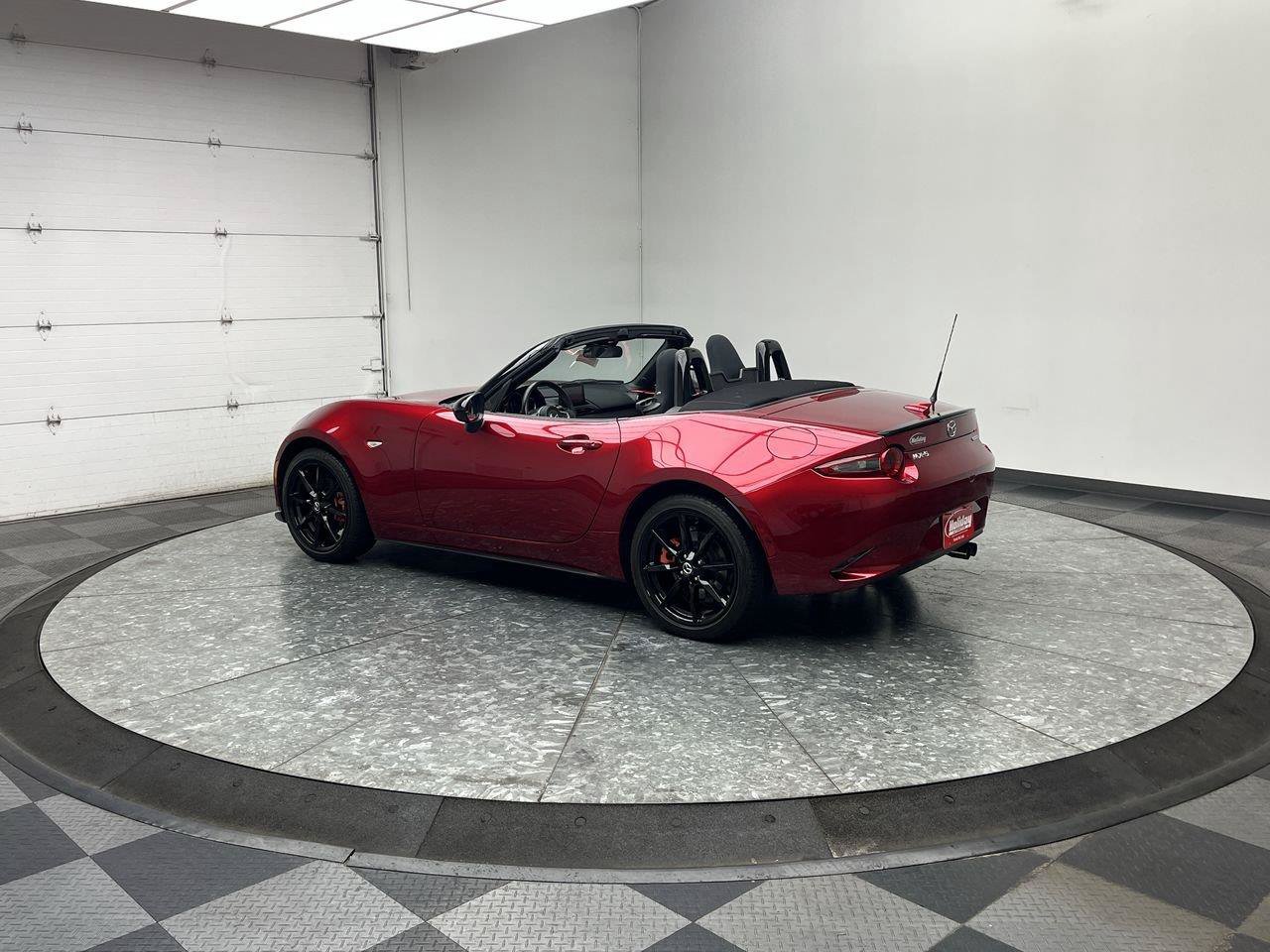 Used 2021 MAZDA MX-5 Miata Club RWD image 2