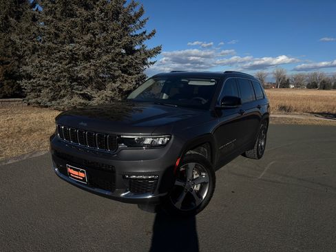 Used 2023 Jeep Grand Cherokee L Limited image 11