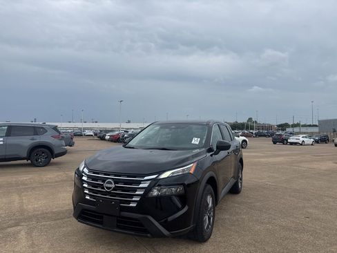 Certified 2024 Nissan Rogue S image 8