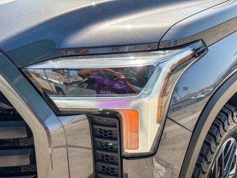 Used 2025 Toyota Tundra Limited AWD/4WD image 10