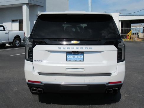 Used 2025 Chevrolet Suburban High Country AWD/4WD image 4