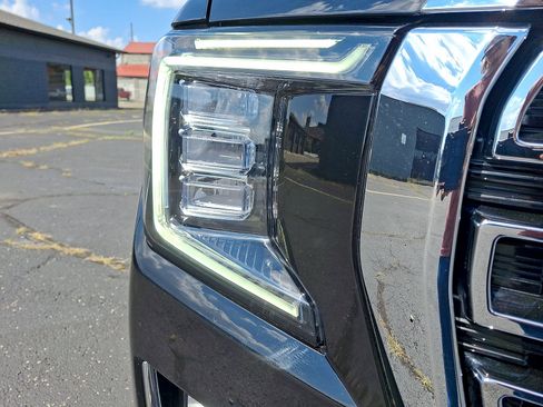Used 2023 GMC Yukon XL SLT w/ SLT Luxury Package AWD/4WD image 28