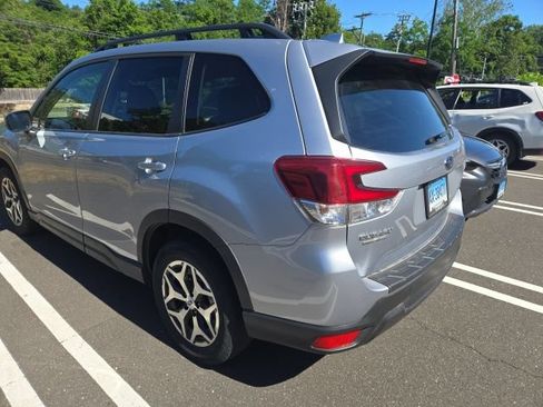 Used 2023 Subaru Forester Premium AWD/4WD image 9