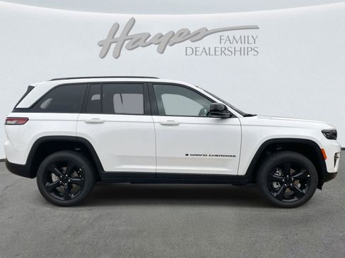 New 2025 Jeep Grand Cherokee Limited w/ Black Appearance Package image 3