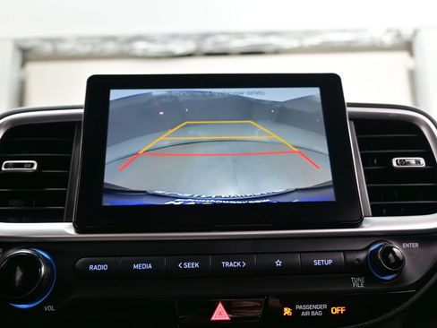 Used 2021 Hyundai Venue SEL FWD image 18