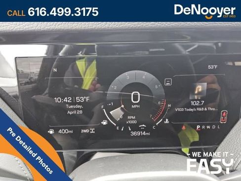 Used 2025 GMC Yukon XL Denali AWD/4WD image 13