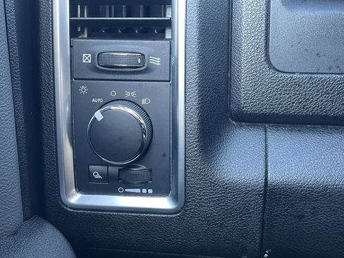 Used 2021 RAM 1500 Classic SLT image 16