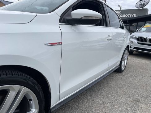 Used 2017 Volkswagen Jetta GLI image 10