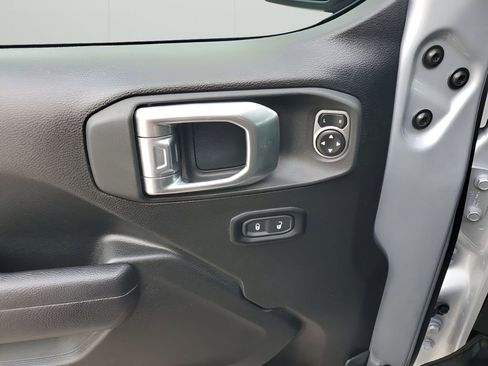 Used 2024 Jeep Wrangler Sport S image 27