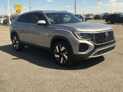 Used 2025 Volkswagen Atlas Cross Sport SE AWD/4WD image 2
