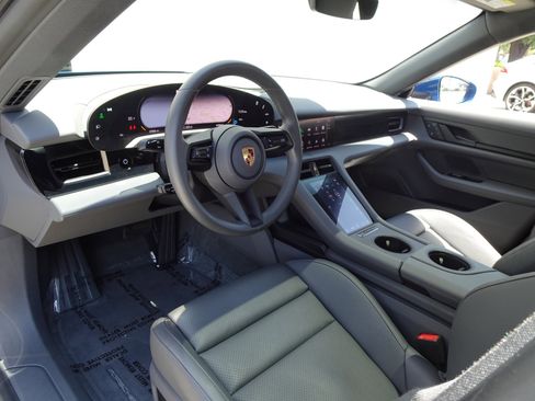 Used 2022 Porsche Taycan 4 Cross Turismo image 10