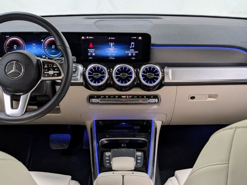 Used 2023 Mercedes-Benz EQB 300 4MATIC w/ Exclusive Package image 28