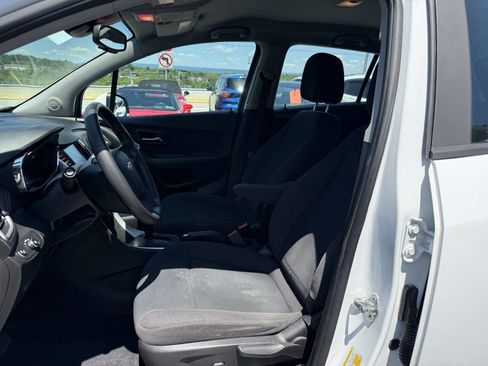 Used 2017 Chevrolet Trax LS FWD image 12