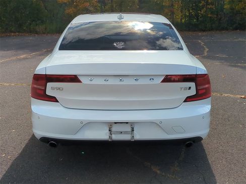 Used 2018 Volvo S90 T5 Momentum w/ Convenience Package image 5