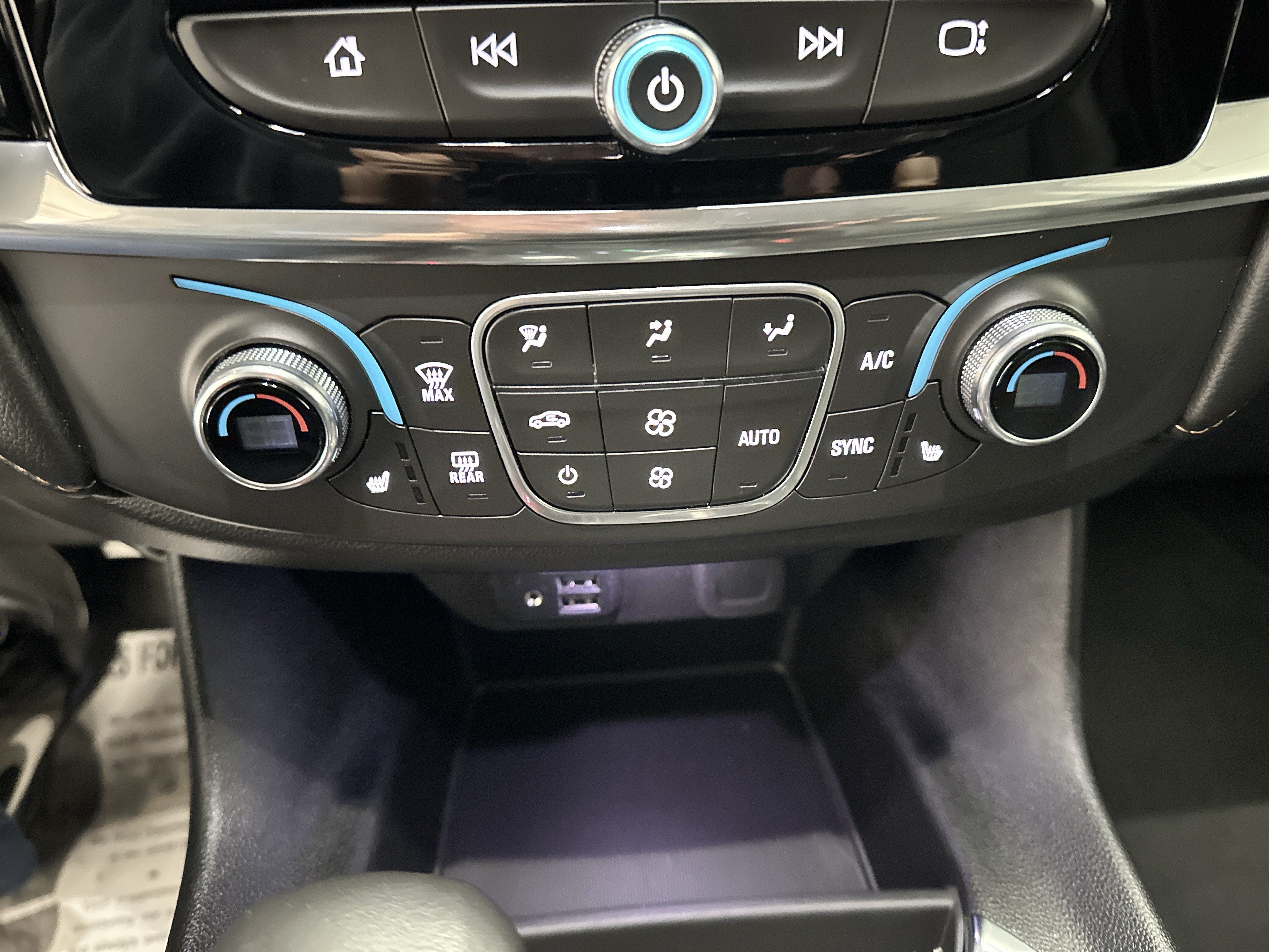 Used 2021 Chevrolet Traverse RS AWD/4WD image 38