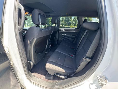 Used 2018 Jeep Grand Cherokee Laredo AWD/4WD image 15