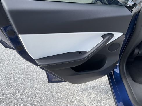 Used 2022 Tesla Model Y Long Range AWD/4WD image 19