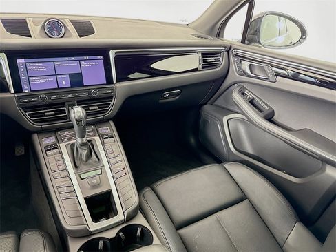 Used 2021 Porsche Macan image 26