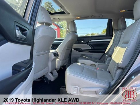 Used 2019 Toyota Highlander XLE AWD/4WD image 23